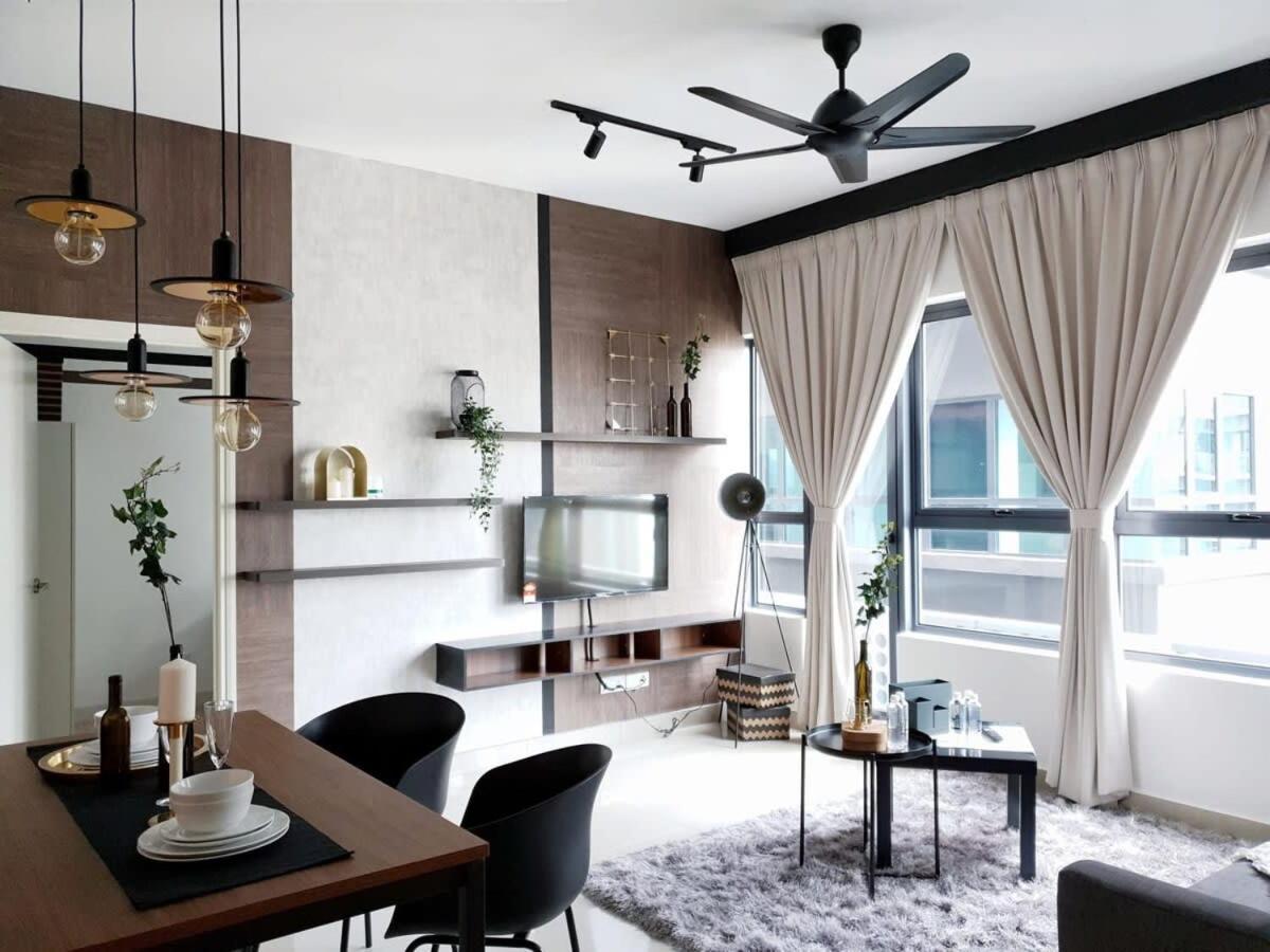 Apartment Stylish & Cozy 2br At Arte Plus, Free Parking *